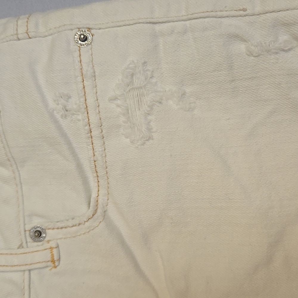 Women’s American Eagle White Denim Cutoff Shorts Sz 10 NWOT - Picture 3 of 7